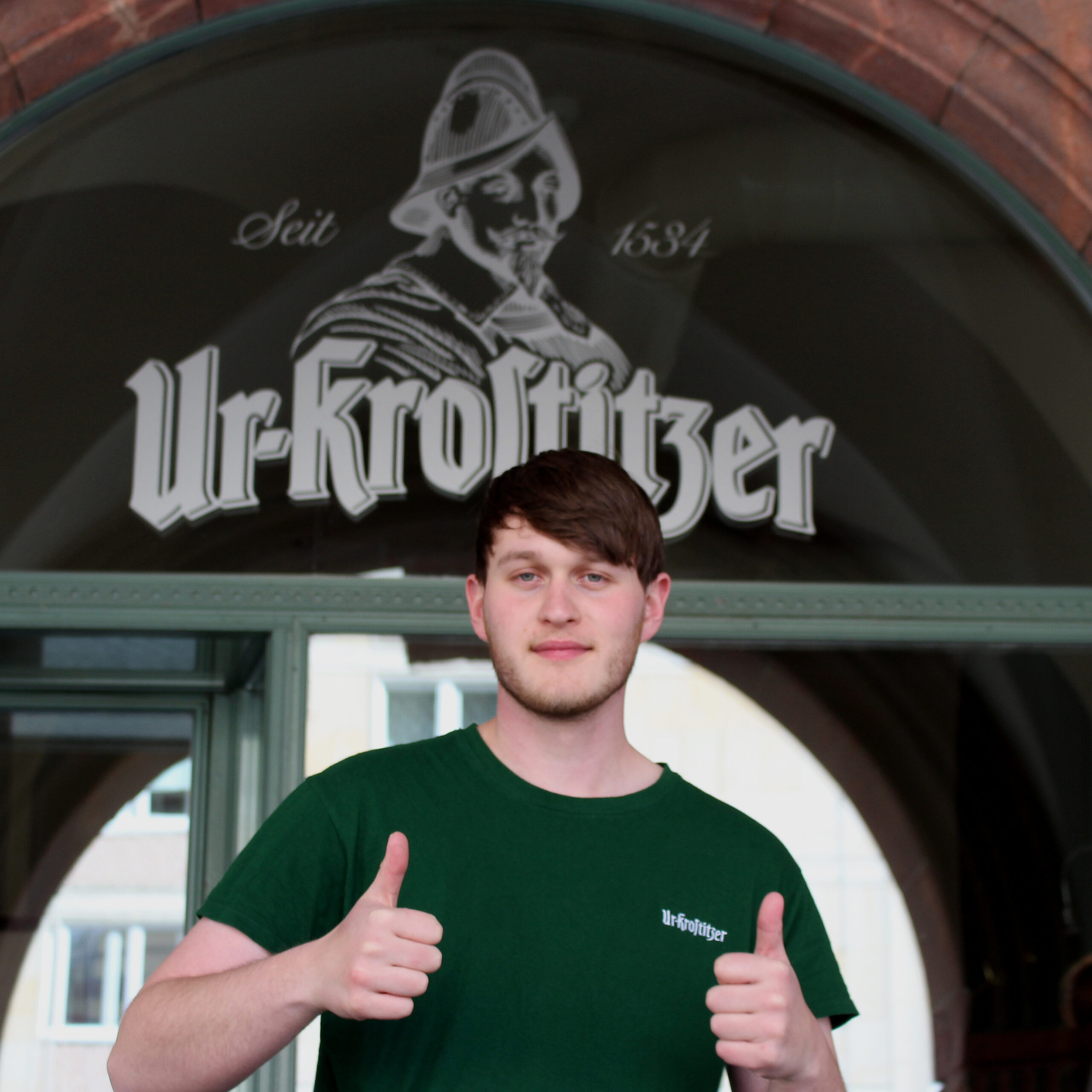 Kevin Meißner in front of the Ur-Krostitzer Shop in Leipzig