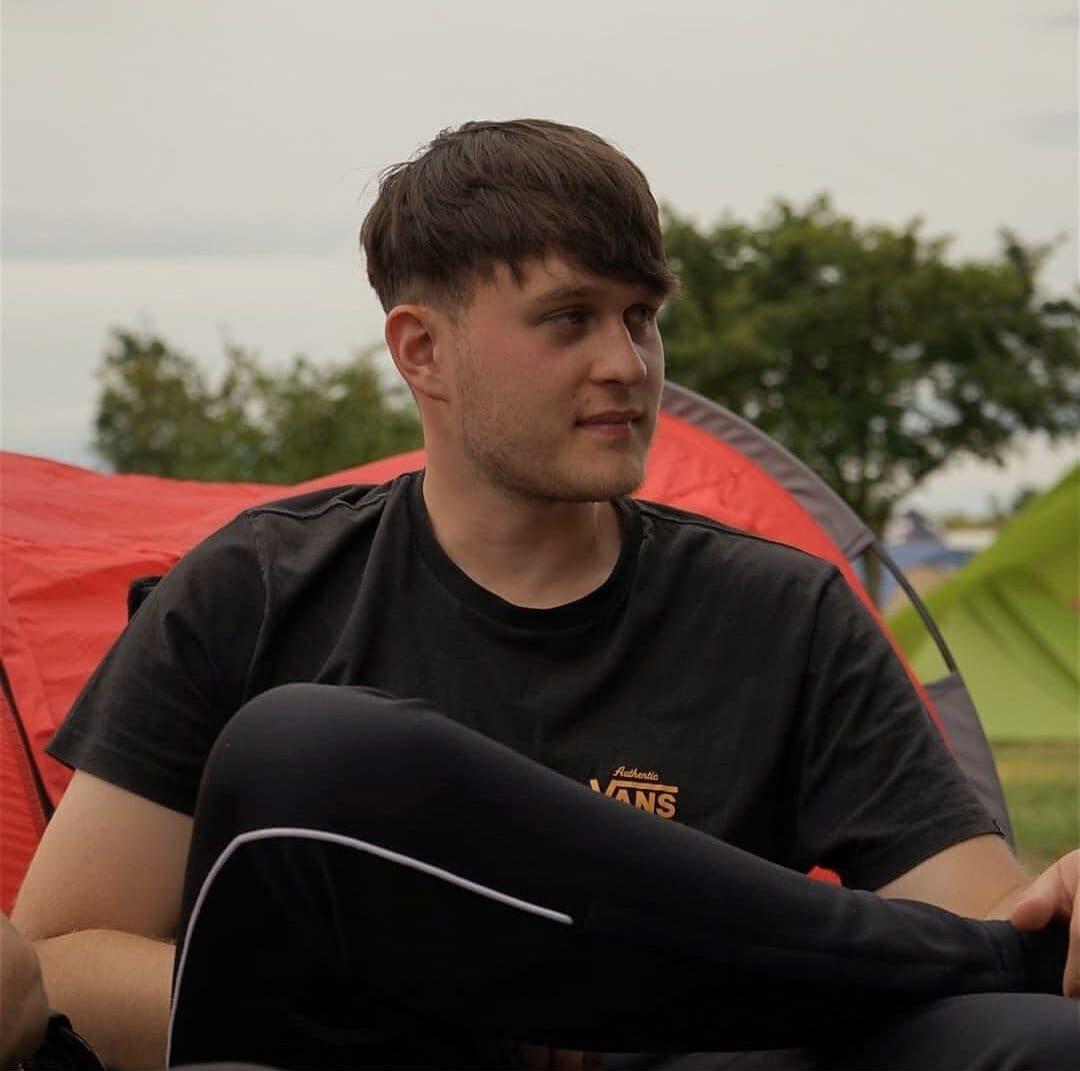 Kevin Meißner sitting in a camping chair at a music festival